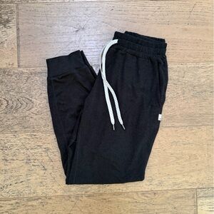 Vuori washed black joggers XS